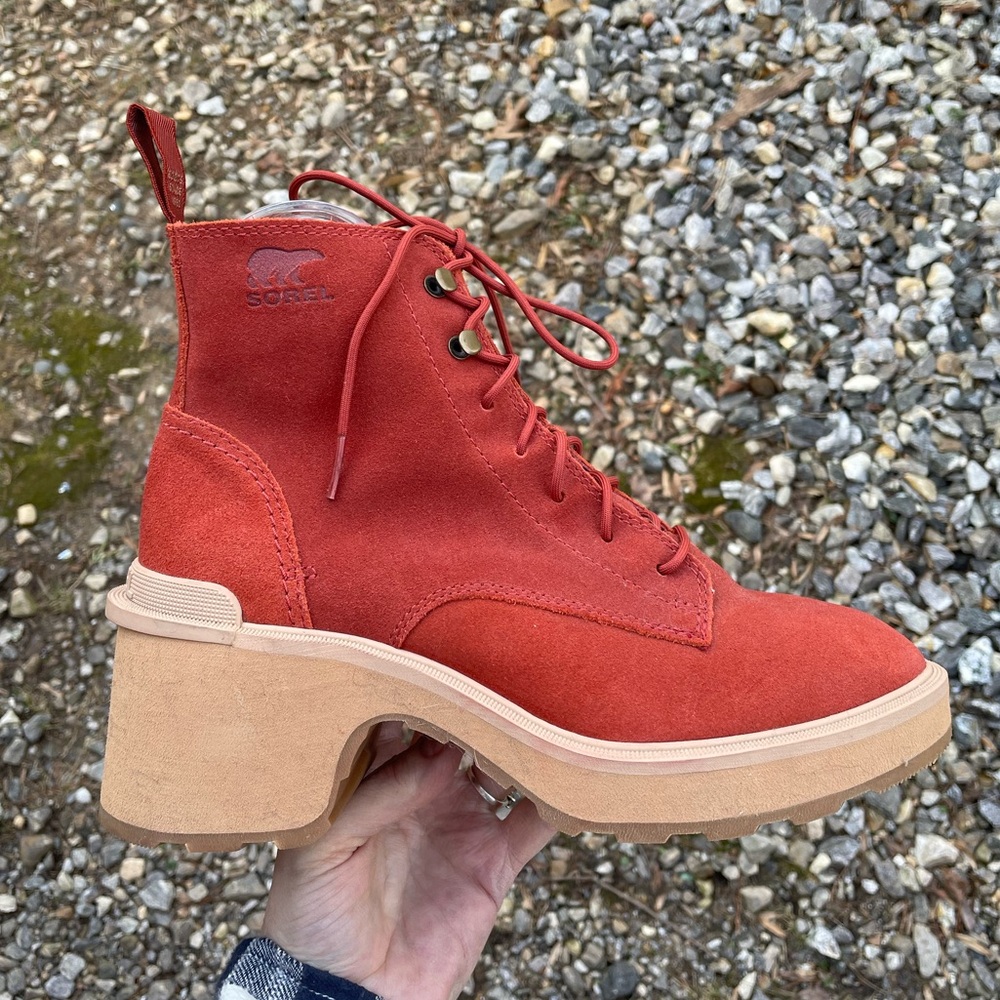 SOREL Hi-Line Heel Lace Up Boot in Warp Red Tawny Buff Size 8